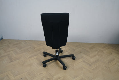 EFG Splice kontorstol i sort med høj ryg set bagfra