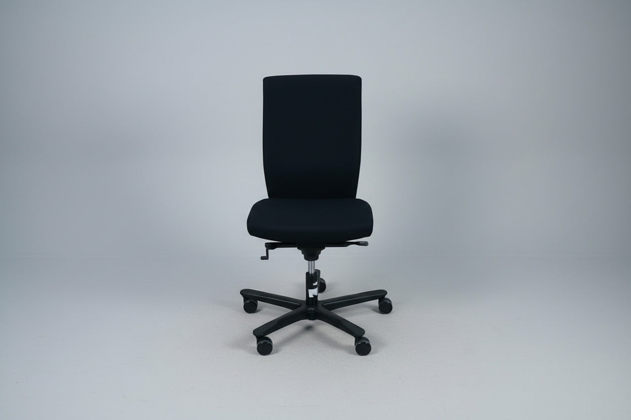 EFG Splice sort kontorstol med høj ryg set forfra.