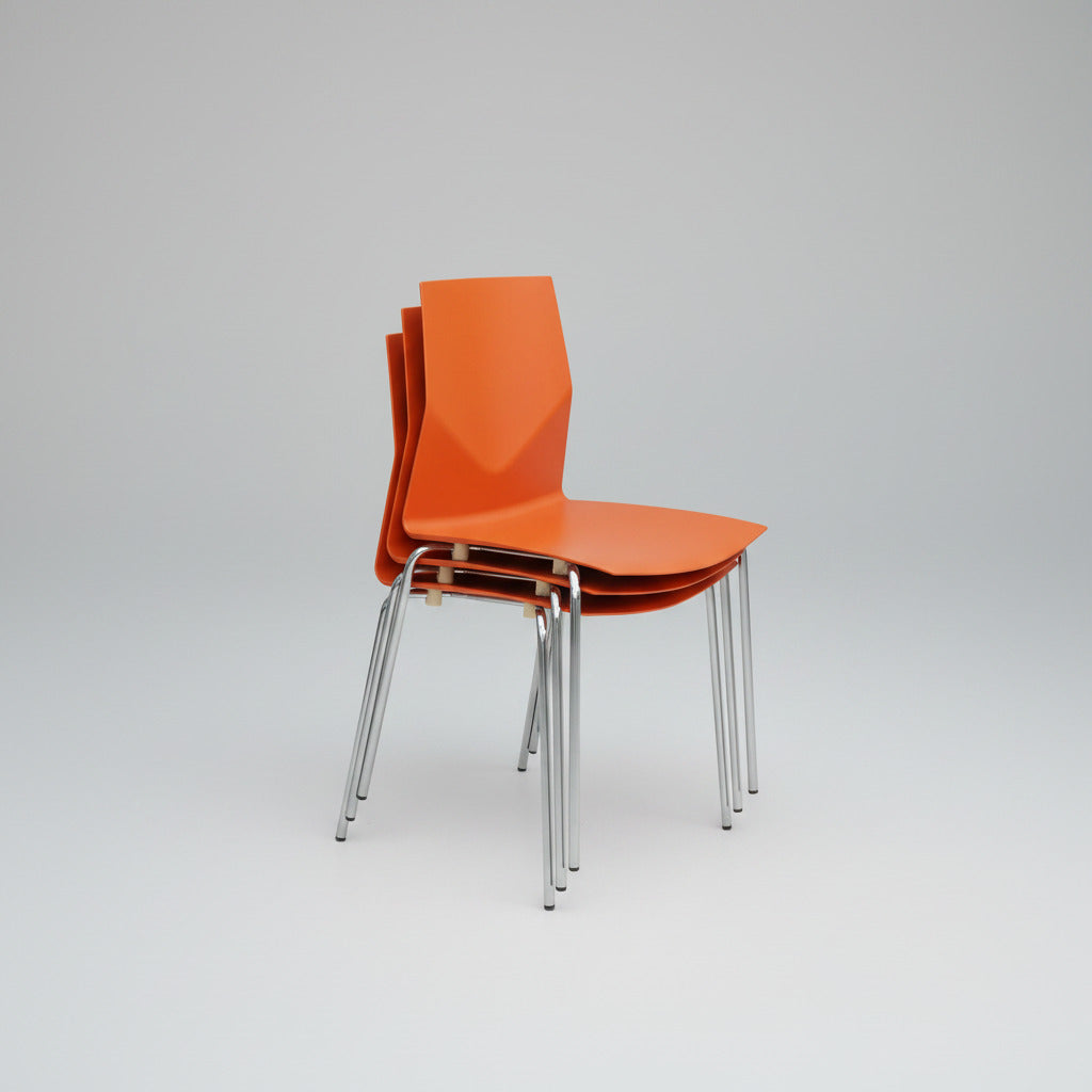 Orange Four Design FourCast stabelbar konferencestol med plast sæde og krom stel