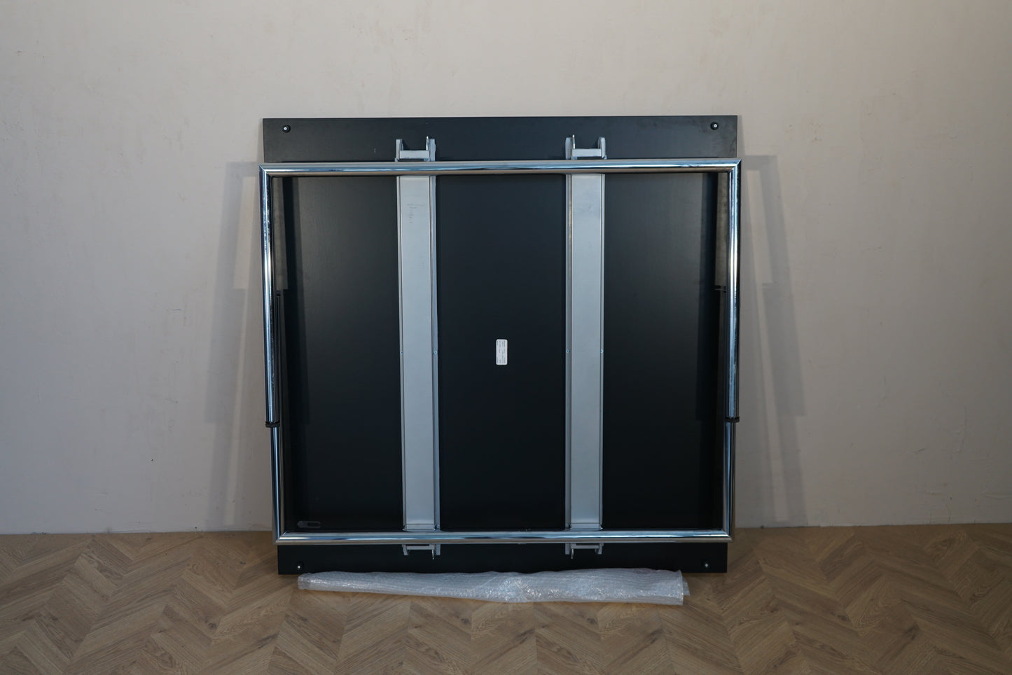 FourLearning klapbord set bagfra – foldbart bord med krom stel