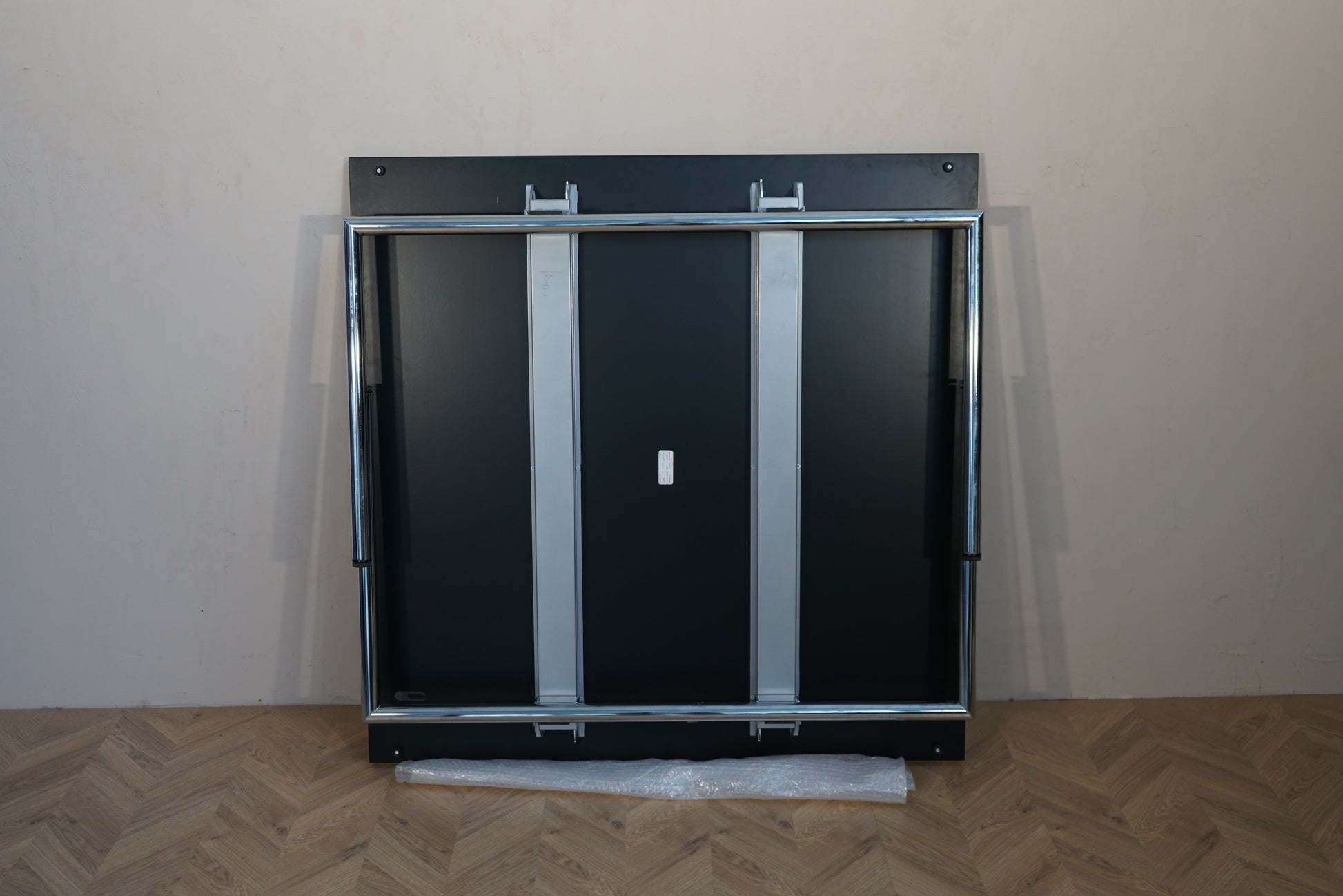 FourLearning klapbord set bagfra – foldbart bord med krom stel