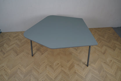 Topview af Four Design FourReal 741 Flake bord i grå, flake formet bordplade