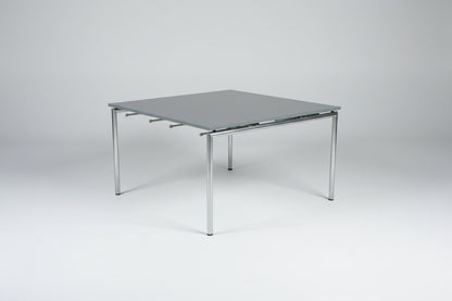 Four Design klapbord 125x125 cm i grå laminat med krom stel set skråt