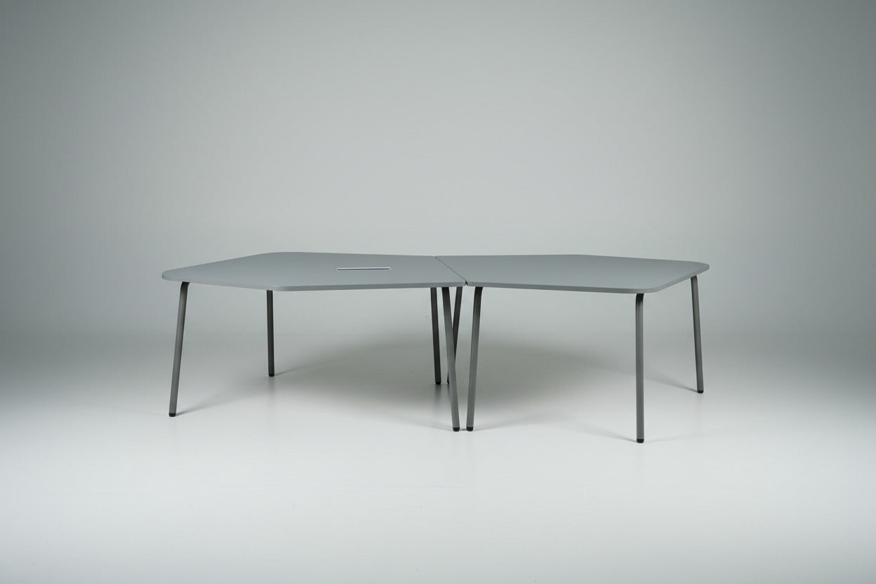 Four Design konferencebord i grå laminat 280x128 cm med gråt stel set forfra