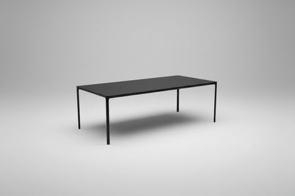 Fredericia Welling/Ludvik konferencebord med sort linoleum set fra skrå vinkel.