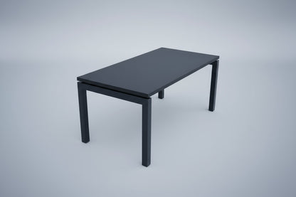 Fumac sort hæve-sænkebord 160x80 cm fotograferet fra skrå vinkel.