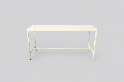 Fumac højbord 200x70 cm med beige linoleum, kabelgennemføring og fodstøtte – set forfra