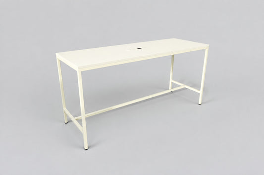 Fumac højbord 200x70 cm med lys beige linoleumsplade og fodstøtte – skrå vinkel
