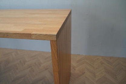Detaljebillede af trægavle på Fumac højbord 180x80 cm i træfarve