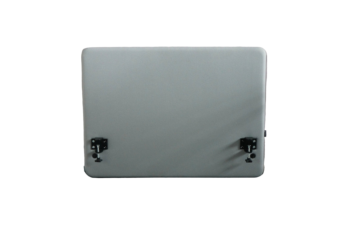 Götessons sideskærm 90x65 cm monteret på siden af skrivebord set bagfra