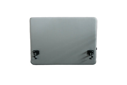 Götessons sideskærm 90x65 cm monteret på siden af skrivebord set bagfra