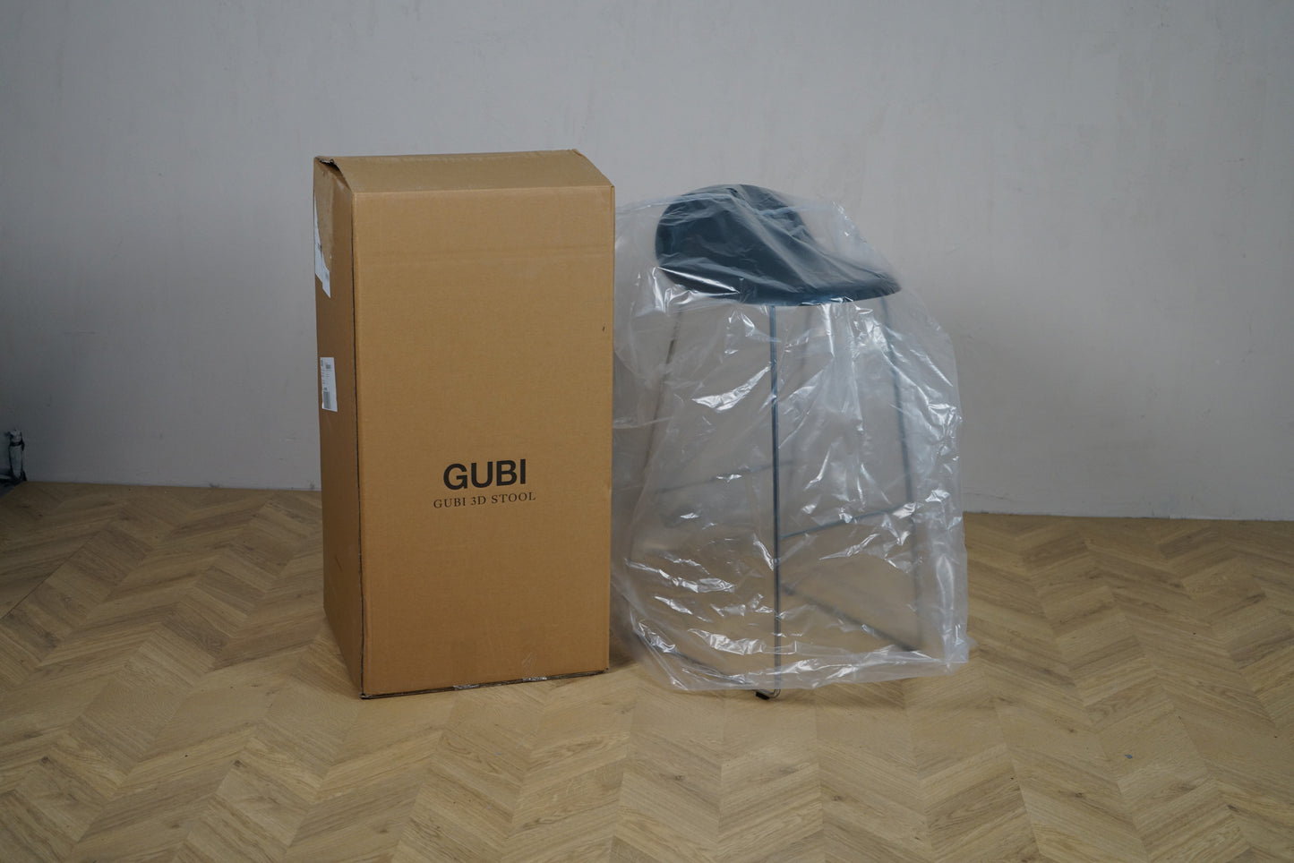 Helt ny GUBI 3D barstol i sort semi-mat plast og krom stel, nyåbnet