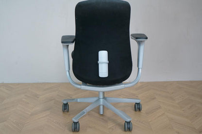 Bagside af sort HÅG SoFi kontorstol med armlæn – brugt ergonomisk kontorstol i professionelt design