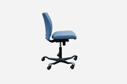 HÅG H04 4200 ergonomisk kontorstol med justerbar sædedybde set fra siden