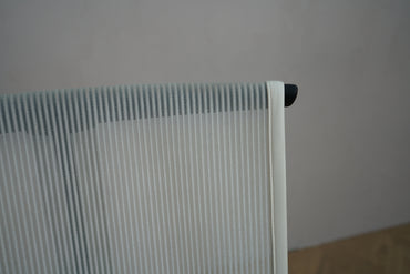 Close-up af HÅG H09 kontorstol med hvid mesh ryg og justerbar lændestøtte