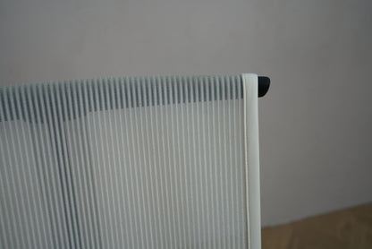 Close-up af HÅG H09 kontorstol med hvid mesh ryg og justerbar lændestøtte