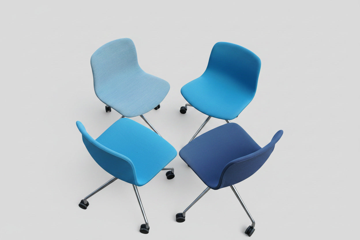 HAY About A Chair AAC15 polstrede mødestole med krom drejestel set ovenfra