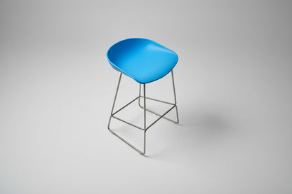 HAY AAS 38 barstol med blåt sæde designet af Hee Welling set ovenfra