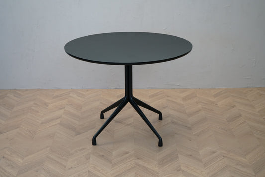 HAY About A Table AAT20 rundt bord Ø100 i linoleum set forfra