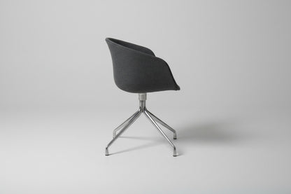 HAY About A Chair 21 AAC mødestol i grå uld med krom drejestel set fra siden