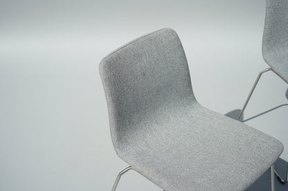 Close-up af grå polstring på HAY About A Chair AAC 09 designstol