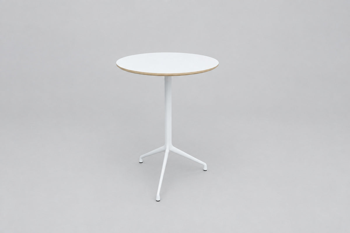 HAY About A Table højbord og barbord Ø80 cm i hvid laminat – set ovenfra