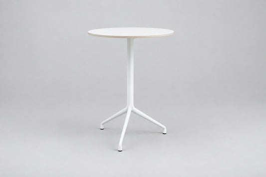 HAY About A Table højbord Ø80 H106 cm med hvid laminatbordplade og hvidt stel – set forfra