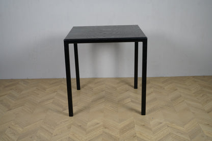 HAY T12 barbord set forfra i sort askefiner og sort aluminiumstel