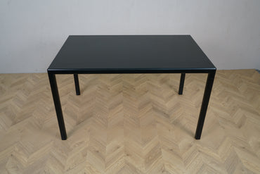 HAY T12 sort spisebord set forfra – elegant spisebord i sort fra HAY 130x80 cm