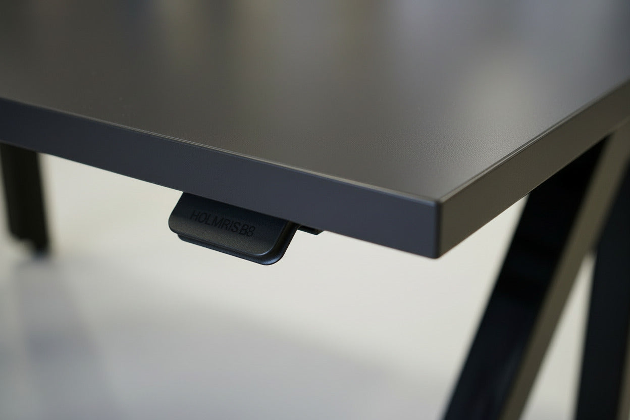 Close-up af antracitgrå laminatbordplade på Holmris B8 Cabale hæve-sænkebord
