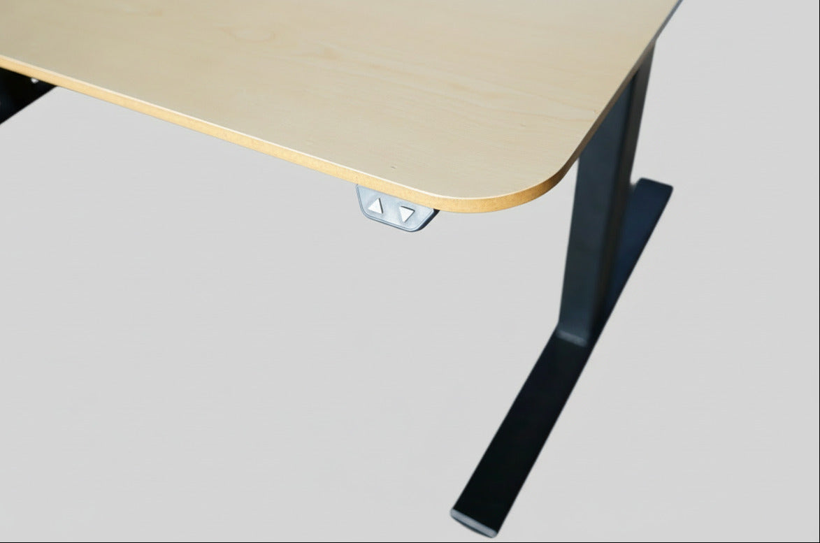 Betjeningsknap til højdejustering på Holmris B8 hæve-sænkebord med Linak stel.