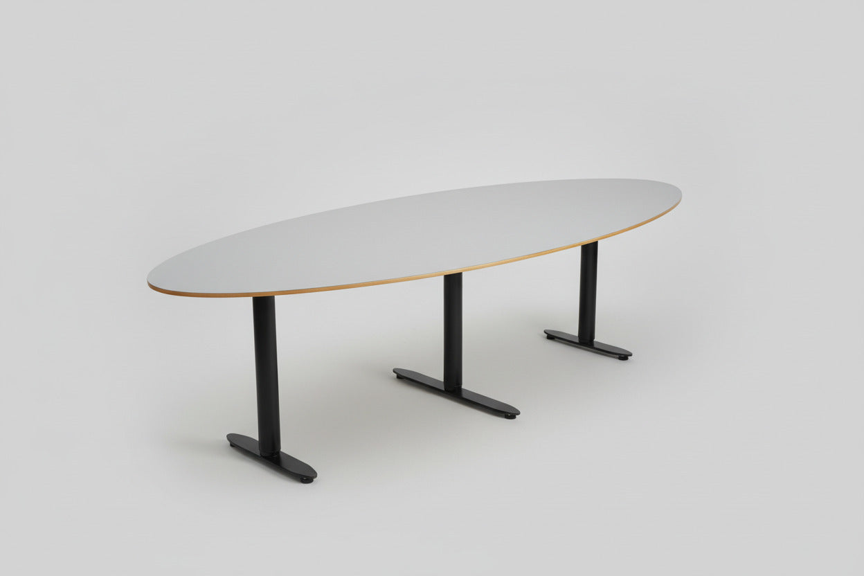 Holmris B8 hæve-sænkebord i grå linoleum – stort konferencebord med sort stel 400x119 cm