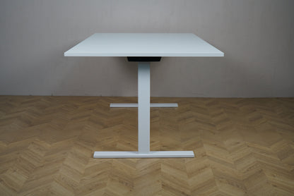 Holmris B8 mødebord 160x100 cm i hvid med hvidt stel set fra siden