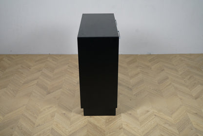 Holmris B8 skab i sort – sidebillede af opbevaringsskab 80x35x82 cm