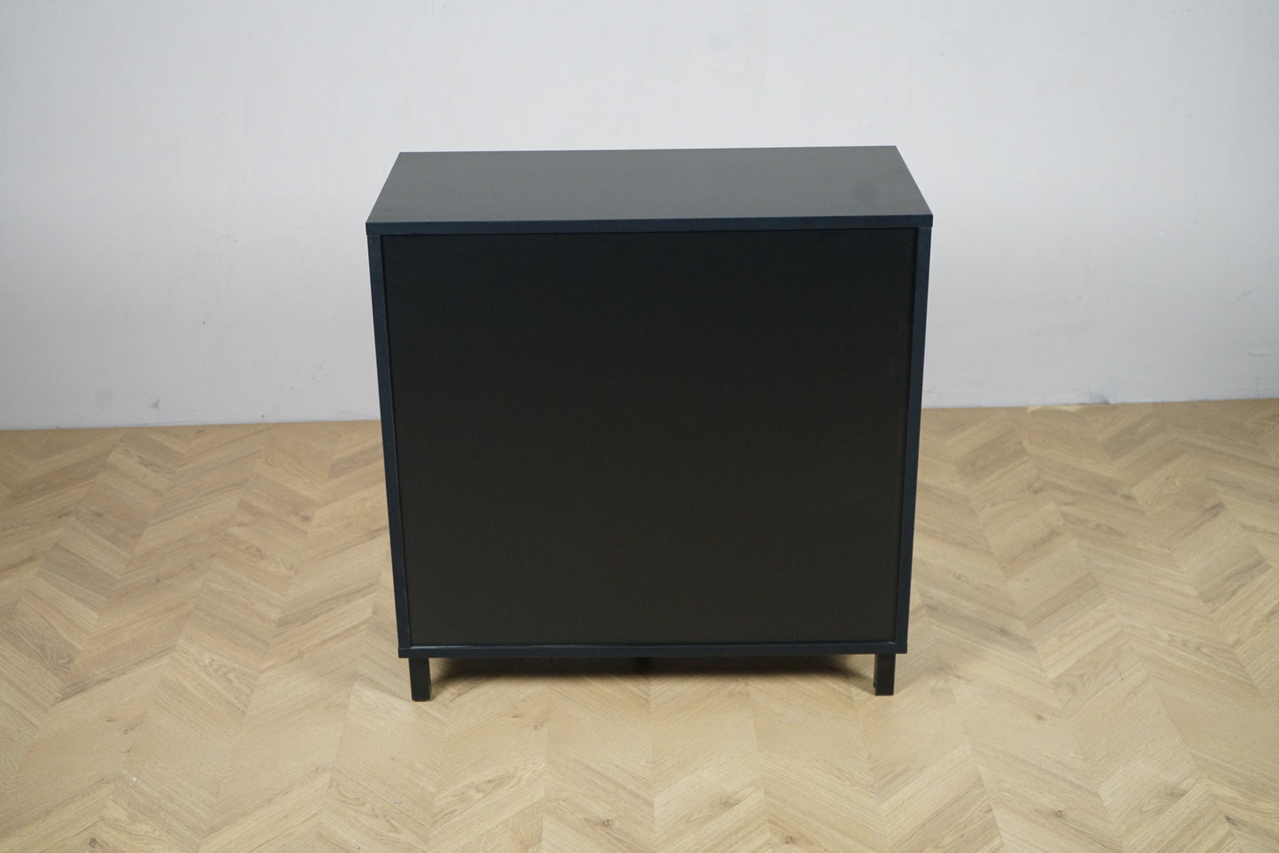 Holmris kontorskab i sort – bagsidevisning af reol med skydedøre, 80x40x82 cm