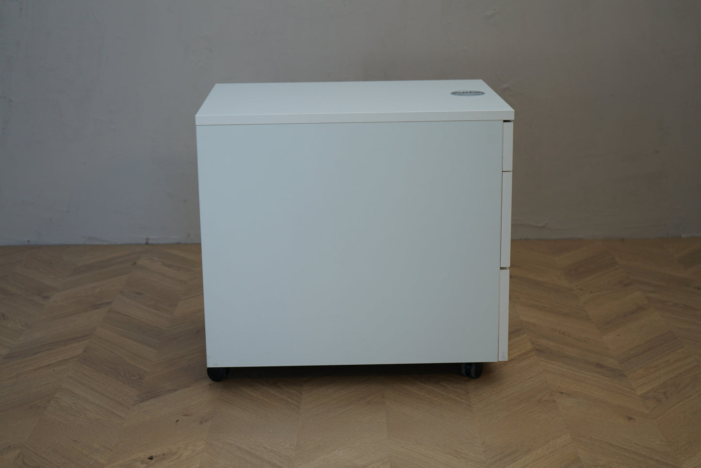 Hvid skuffekassette på hjul 45x60x56 cm set fra siden