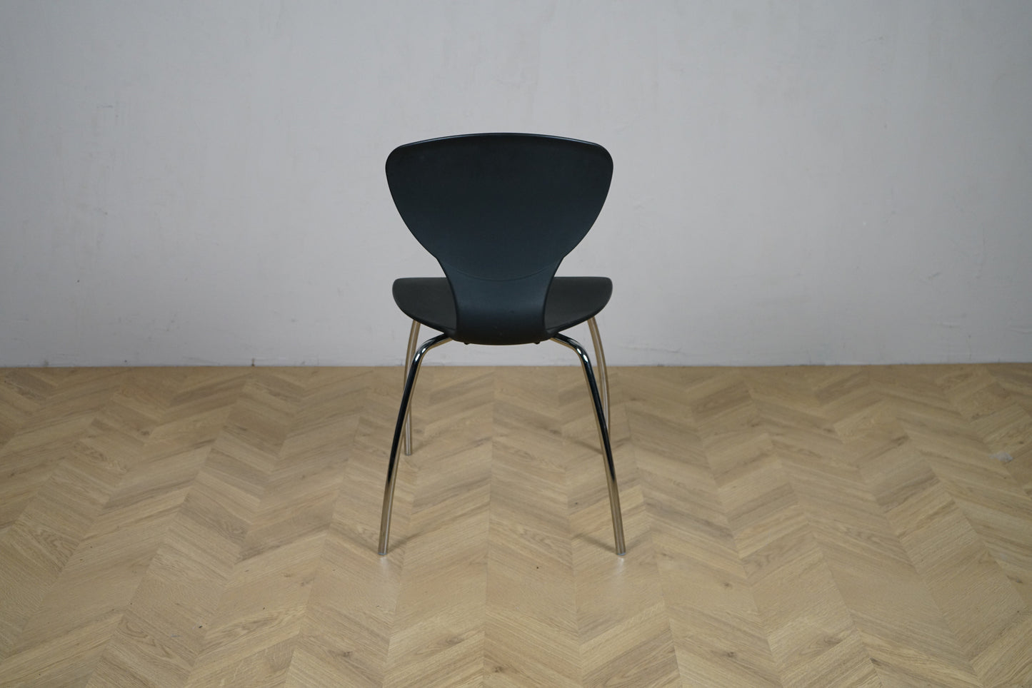 IlpoSpa IKS sort stabelbar stol set bagfra med krom stel