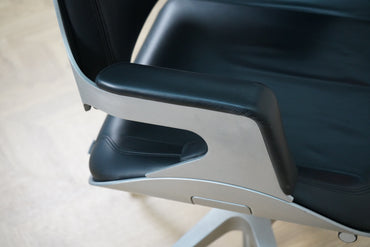 Interstuhl Silver 262S direktørstol set bagfra med børstet metalryg