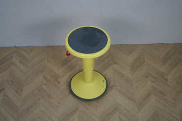 Gul Interstuhl UPIS1 balancestol set ovenfra