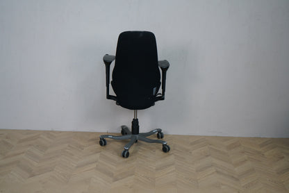 Kinnarps 6000 Free Float kontorstol bagfra med høj ryg og mørkegråt fodkryds