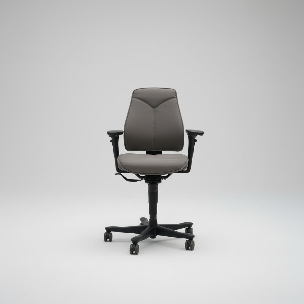 Kinnarps FreeFloat 6140 ergonomisk kontorstol i beige set forfra