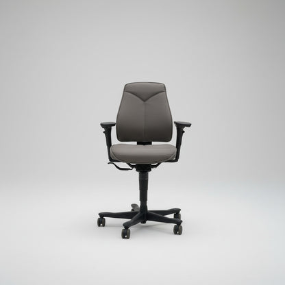 Kinnarps FreeFloat 6140 ergonomisk kontorstol i beige set forfra