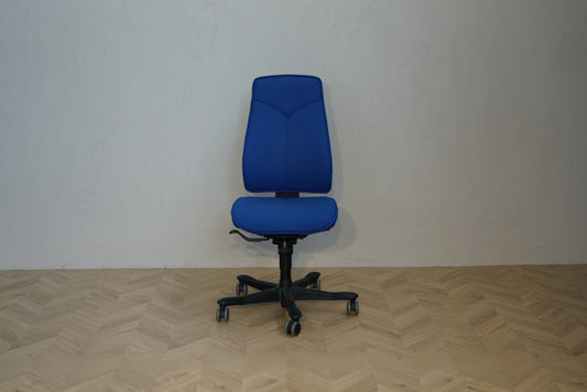 Kinnarps Freefloat 6240 kontorstol i blå med høj ryg set forfra