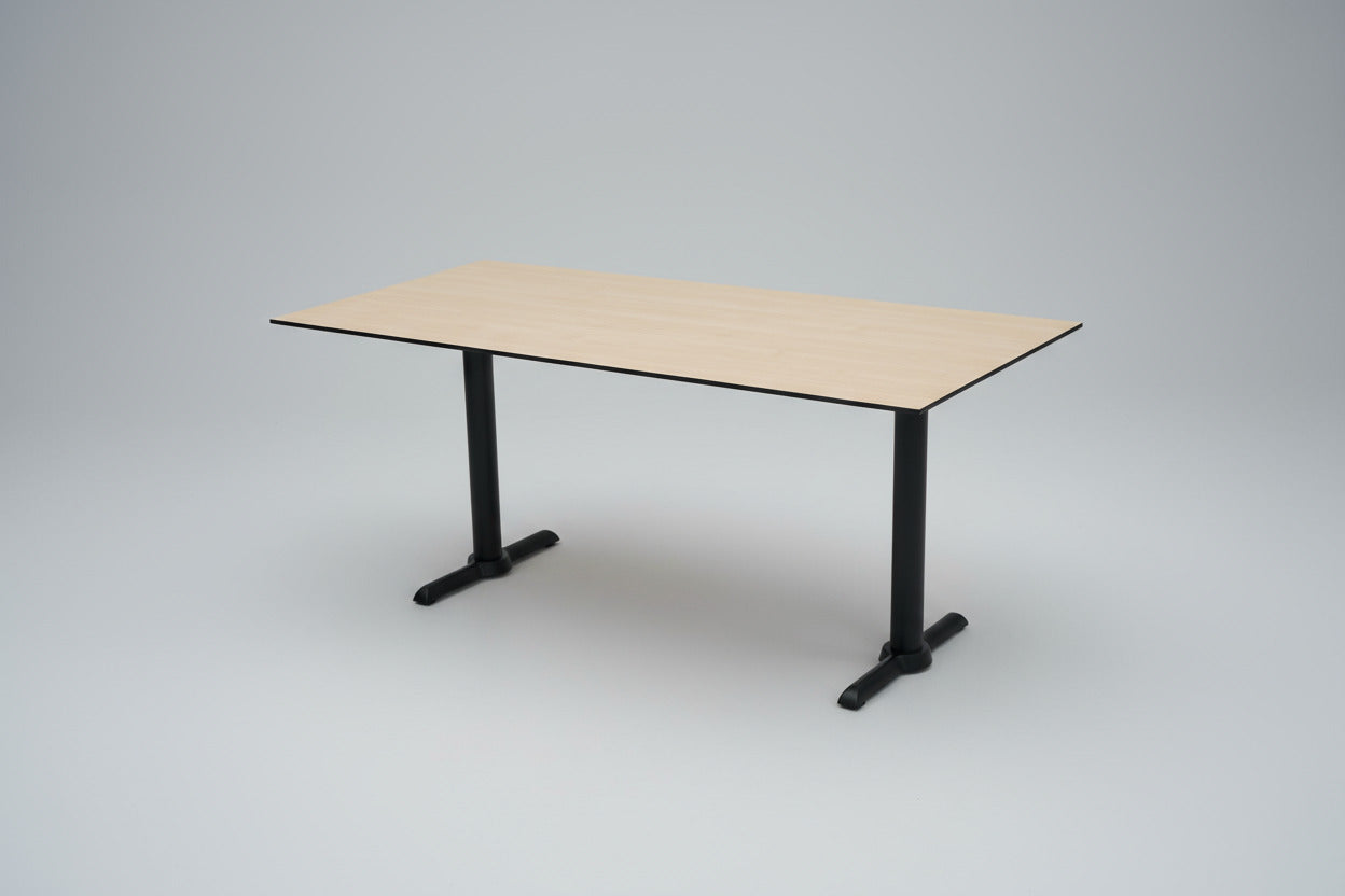 Kinnarps ahornfiner mødebord set fra skrå vinkel – stilrent spise- og konferencebord 180x80 cm