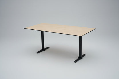 Kinnarps ahornfiner mødebord set fra skrå vinkel – stilrent spise- og konferencebord 180x80 cm