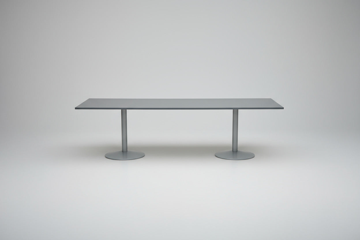 Kinnarps gråt mødebord set forfra – moderne konferencebord 260x90 cm