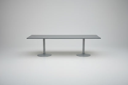 Kinnarps gråt mødebord set forfra – moderne konferencebord 260x90 cm