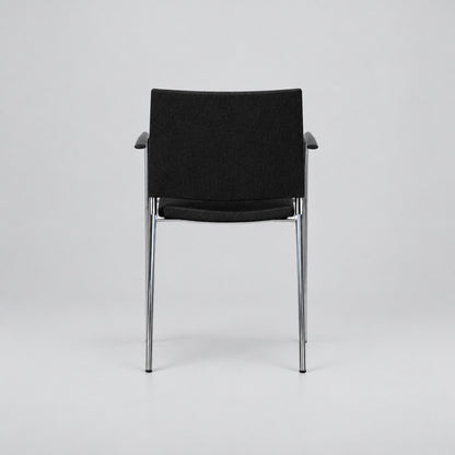Lammhults Spira mødestol, loungestol og ventestol med grålakeret stel – set bagfra