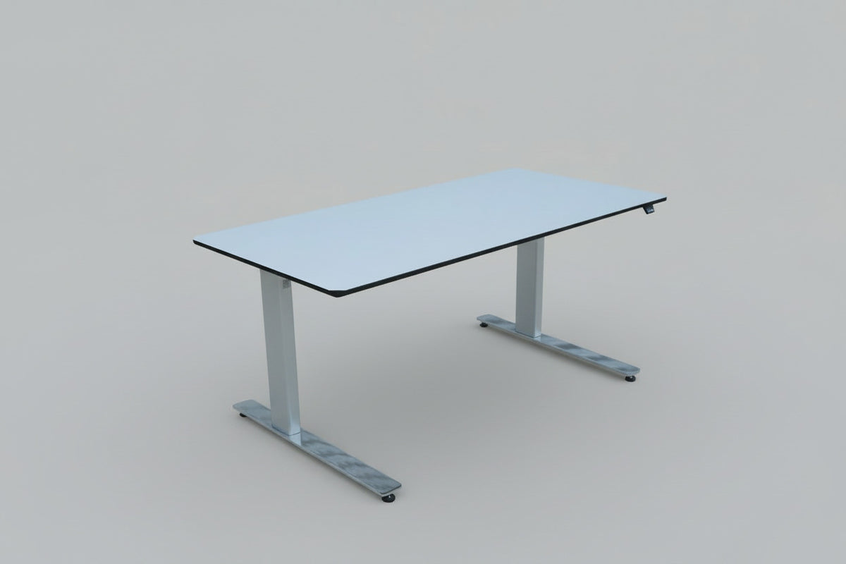 LINAK hæve-sænkebord 150x75 cm med hvid laminatplade, sort affaset kant og sølvstel set skråt