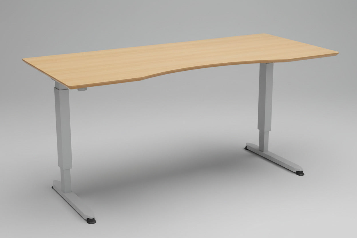 Ergonomisk Lomax hæve-sænkebord 180x90 cm – skrivebord i lyst træ og grå stel set fra skrå vinkel